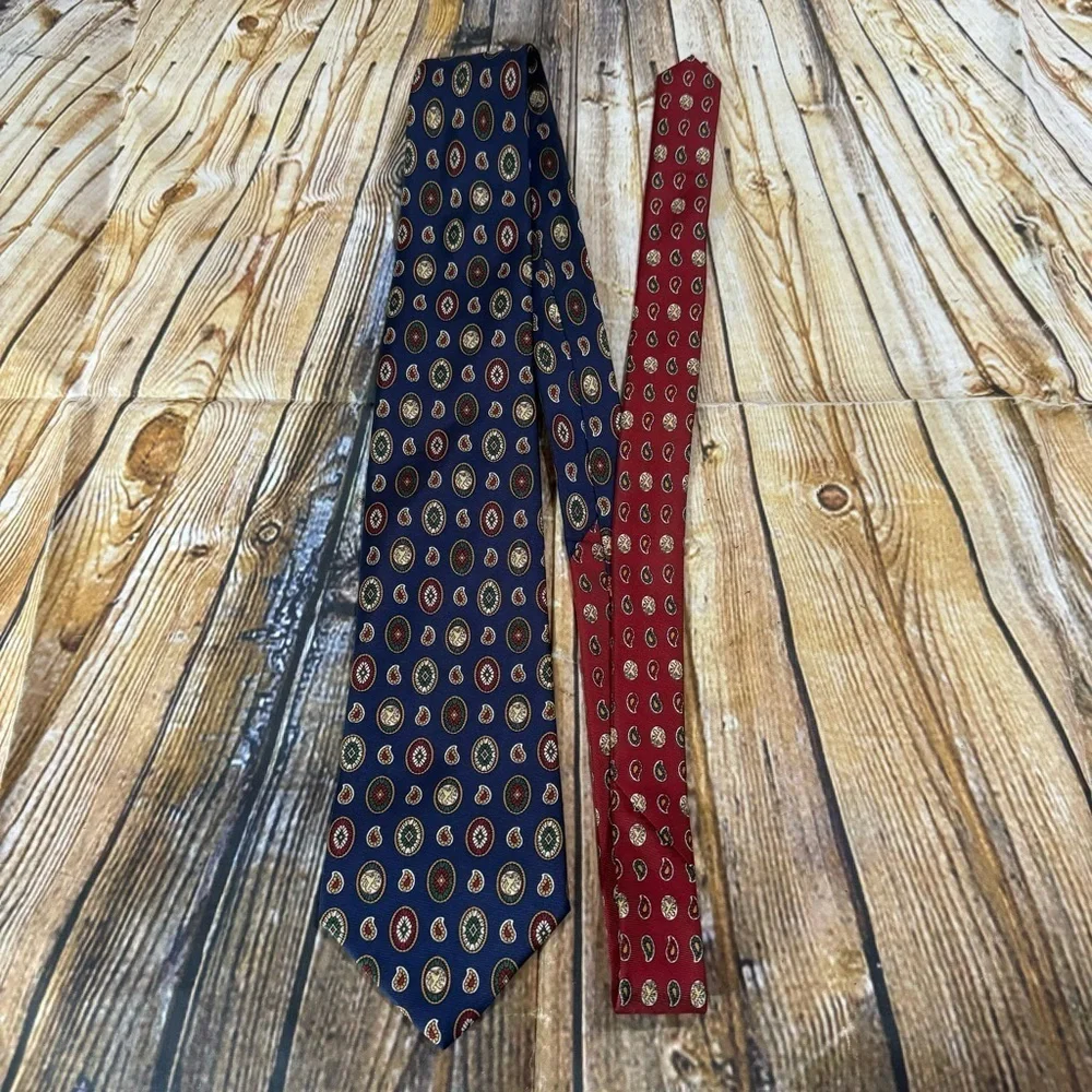 Tommy Hilfiger 100% Italian Silk Paisley Print Tie